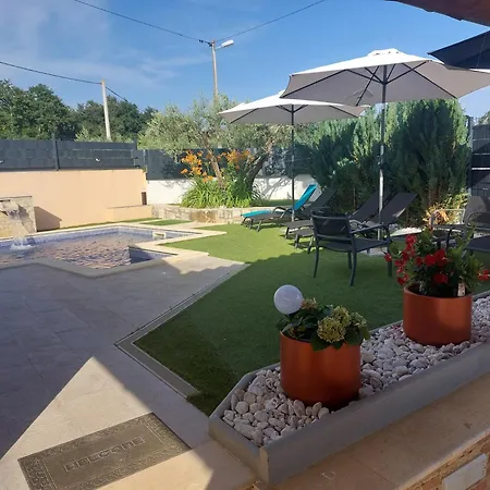 빌라 Casa Veznaveri *